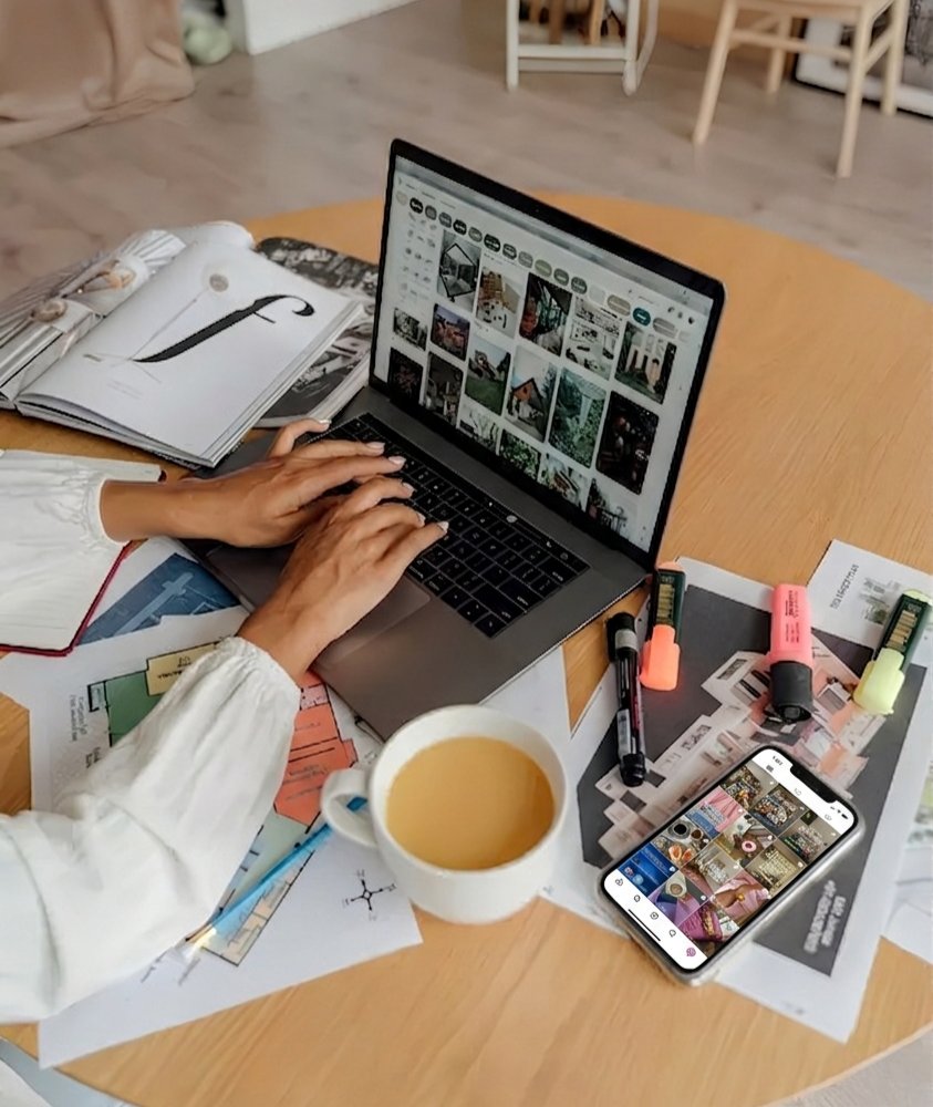 Mila Aparicio — Estrategia y Dirección Creativa